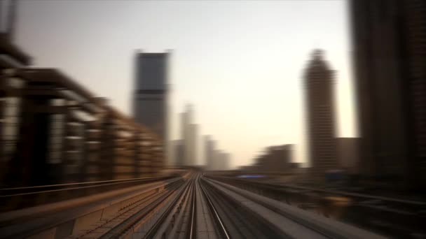 Nagysebességű Vasúti Pálya Modern Városban — Stock videók