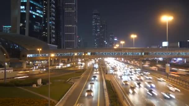 Vista Aérea Del Tráfico Metrópolis Por Noche — Vídeo de stock