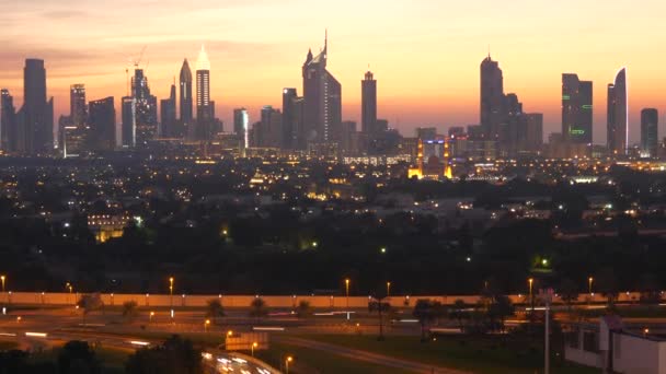 日没時の大都市の航空写真 — ストック動画