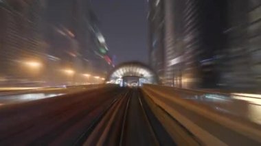 Modern şehirde hızlı tren yolu