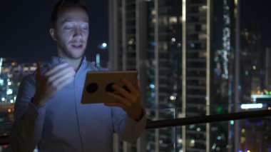 Kafkas işadamı tablet Pc video arama var 