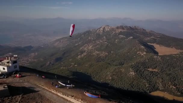 Paraglider Begint Vanaf Berg Turkije Babadag Berg Oludeniz Extreme Sport — Stockvideo