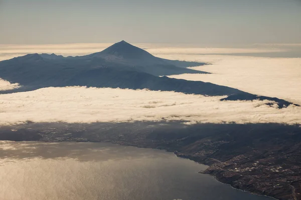 Teide nézet felülről. Nemzeti Park, Tenerife, Kanári-szigetek, Spanyolország. — Stock Fotó