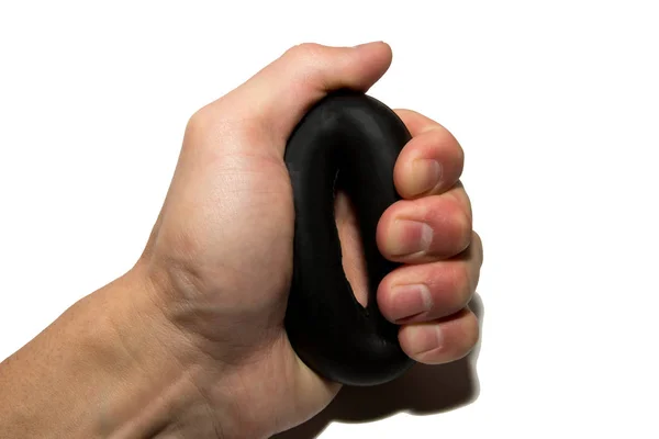 人的手与扩张器 加强手的肌肉 力量训练 黑色扩展器 在白色背景上隔离 — 图库照片