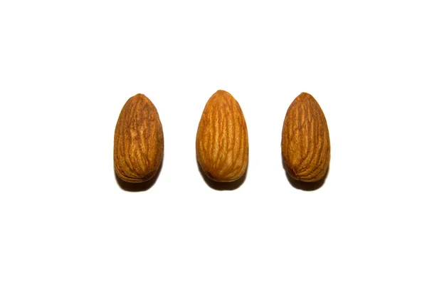 Gros Plan Sur Les Amandes Sur Fond Blanc Isolé — Photo