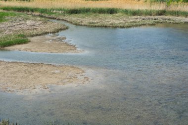 Felaket bir durum. Nehirde az su var. Nehir yatağında hasar.