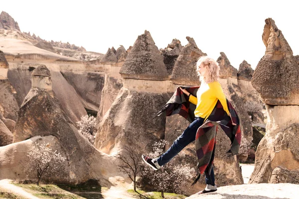 Kapadokya'da genç kadın