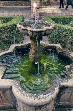 Bahçedeki eski Arap çeşmesi