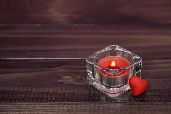 Küçük Kırmızı Valentine Bir Mum Ile Romantik Hazır Ayar — Stok fotoğraf