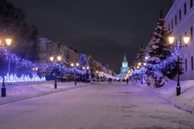 Kazan, Rusya - 01.12.2019 Main street. Yeni yıl kutlama aydınlatma.