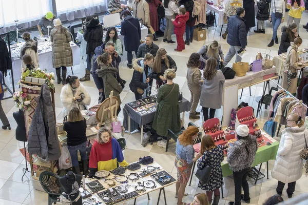 Kazan, Rusya - 03.02.2019: Açık uzay pazarı etkinliği. İnsanlar umut.