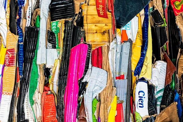 Budapeşte, Macaristan - 03.07.2020 basılı mukavva. Çevresel sorunlar. Tüketici toplumu sorunları.