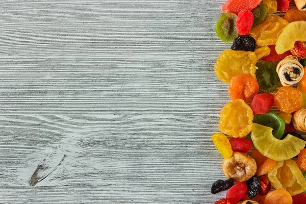 Αποξηραμένα Φρούτα Ανοιχτόχρωμο Φόντο Ξύλινη — Φωτογραφία Αρχείου