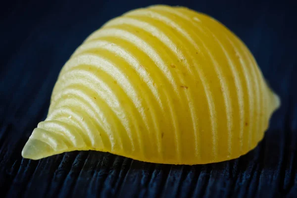 Pasta Form Sniglar Eller Skal Med Närbild Svart Bakgrund — Stockfoto