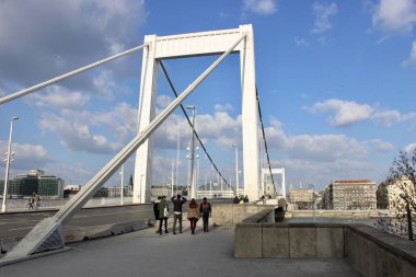 Budapeşte'de Hafta Sonu, Macaristan