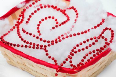 Bascket kırmızı boncuklar