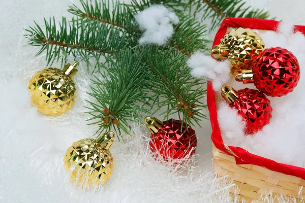 Vánoční Větev Kuličkami Bascket — Stock fotografie