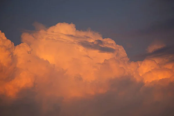 Lanskap Dengan Matahari Terbenam Dan Awan Cumulus — Stok Foto