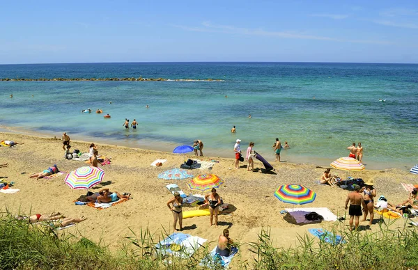 Paphos Chipre Grécia Junho 2018 Turistas Praia Paphos Resort Turístico — Fotografia de Stock