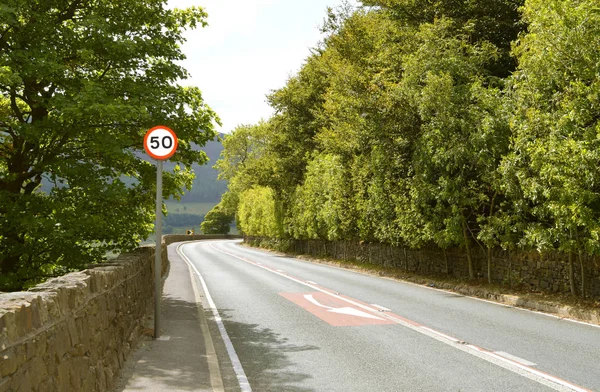 Dovestones Saddleworth büyük Manchester, İngiltere'de kenarında küçük bir köyde ülkede yol