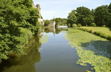 Warwick Castle akan sakin River Avon