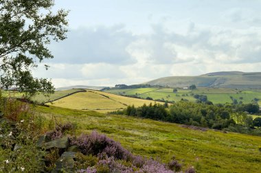 Peak District Milli Parkı Glossop yukarıda tepelerde bir görünümünü 