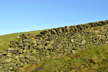 Saddleworth Moors çiftçiler alanların Dovestones içinde Kuru taş duvar