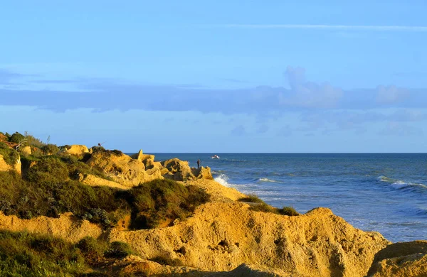 Pessoas Que Pescam Nas Formações Rochosas Praia Sietskes Costa Algarvia — Fotografia de Stock