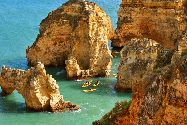 Ponta Da Piedade muhteşem kaya oluşumları ile kayak turist