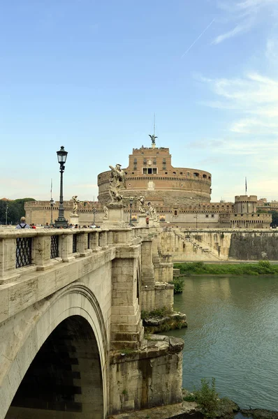 Puente San Ángel Cruzando Río Tíber Hasta Histórico Castillo Del — Foto de Stock