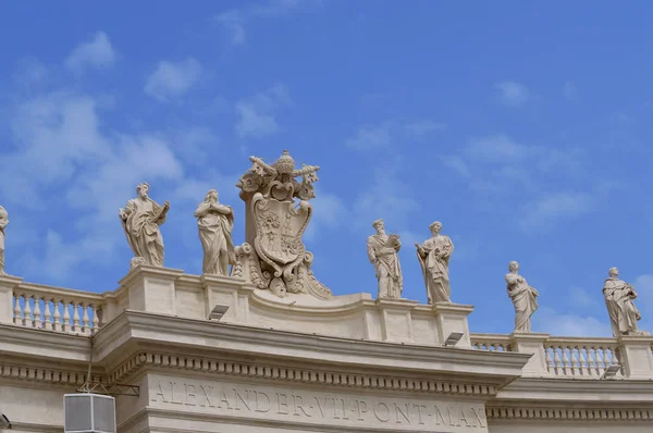 Estatuas Parte Superior Columnata Bernini Plaza San Pedro Vaticano —  Fotos de Stock