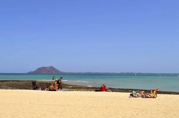 Fuerteventura Ilhas Canárias Espanha Setembro 2018 Turistas Que Apreciam Sol — Fotografia de Stock