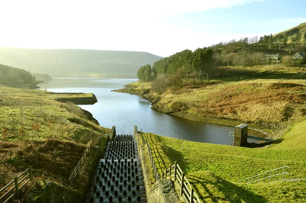 Yeoman hey reservoir überlauf in taubenstein reservoir — Stockfoto