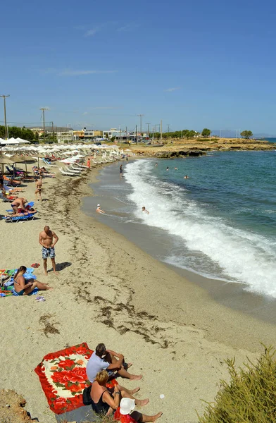 Gouves beach tourists in Crete — Stock Photo, Image