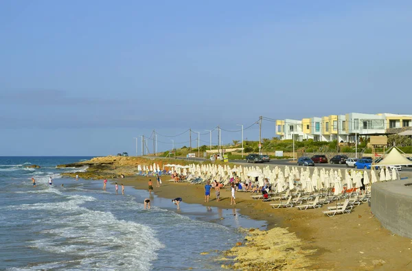 Kato Gouves beach tourists in Crete — Stock Photo, Image