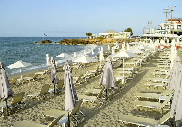 Kato Gouves sombrillas de playa en Creta — Foto de Stock