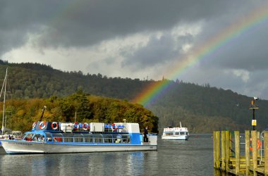 Windermere Gölü 'ndeki Bowness-on-Windermere' de Gökkuşağı