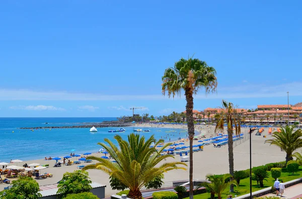 Turistas Praia Apreciando Sol Praia Los Cristianos — Fotografia de Stock