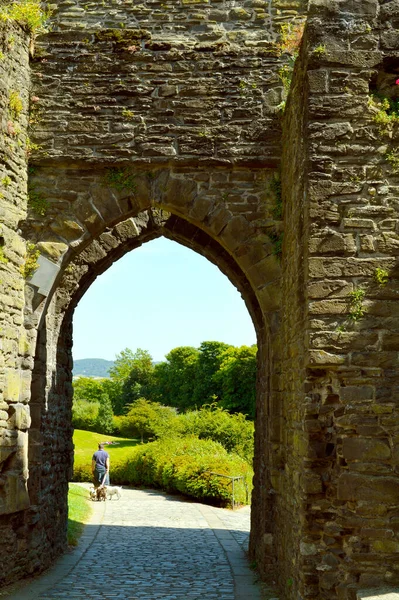 Tunnel Étroit Sur Petit Sentier Centre Ville Medevil Conwy Pays — Photo