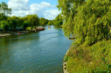 Avon Nehri 'ndeki tekneler Avon üzerinde Stratford' da