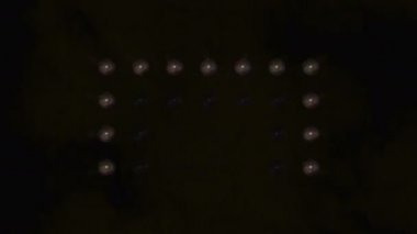 Turuncu yanıp sönen Işıklar Duvar duman ve parçacıklar ile. Çeşitli Döngülü Animasyonlar. Sahne ışıkları 14x8. Vj Projektör Işıklar Yanıp Sönen Duvar. Parlak ışıklar açıp kapamak.