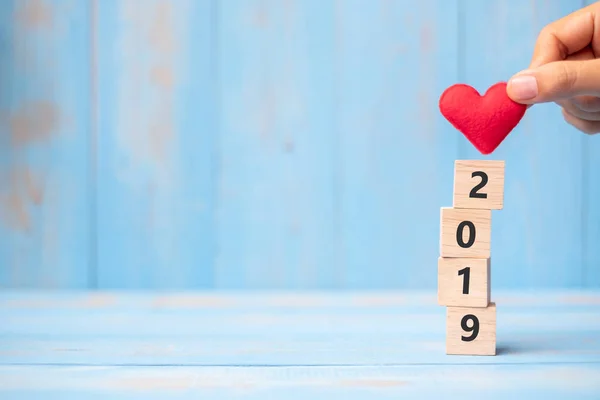 Hou Van Houten Blokjes Met Roze Hart Vorm Decoratie Blauwe — Stockfoto