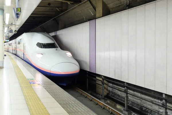 Japon Shinkansen Yüksek Hızlı Mermi Ueno Stasyonu Ndan Çıkış Yapan — Stok fotoğraf