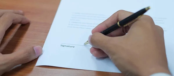 Üzleti Szerződéses Megállapodás Kézi Írás Papír Dokumentum Üzletember — Stock Fotó
