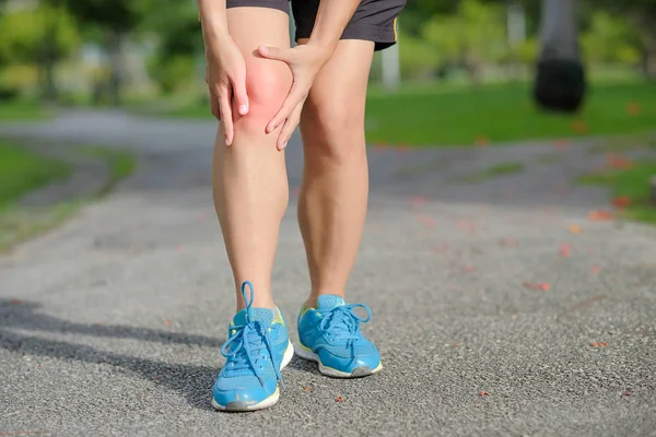 Junge Fitness Frau Hält Seine Sport Beinverletzung Muskelschmerzen Während Des — Stockfoto