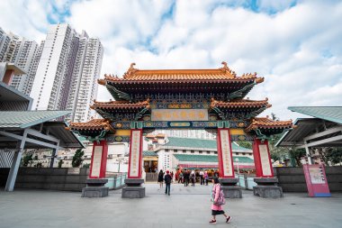 Sik Sik Yuen Wong Tai Sin Temple olduğunu ev sahipliği üç dinin: Budizm, Konfüçyüsçülük ve Taoizm. işareti ve popüler turistik Hong Kong için; Hong Kong, Çin, 18 Aralık 2018