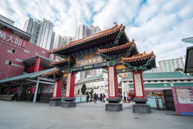 Sik Sik Yuen Wong Tai Sin Temple olduğunu ev sahipliği üç dinin: Budizm, Konfüçyüsçülük ve Taoizm. işareti ve popüler turistik Hong Kong için; Hong Kong, Çin, 18 Aralık 2018