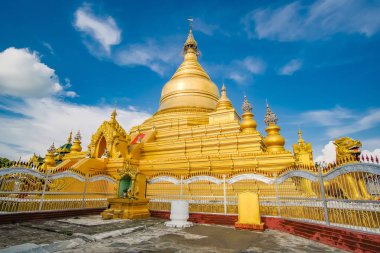 Kuthodaw Pagoda tapınak Mandalay, Myanmar içinde yer alan bir Budist stupa dünyanın en büyük kitap içerir ve Kral Mindon döneminde inşa edilmiştir. işareti ve popüler turistik mekanlar için