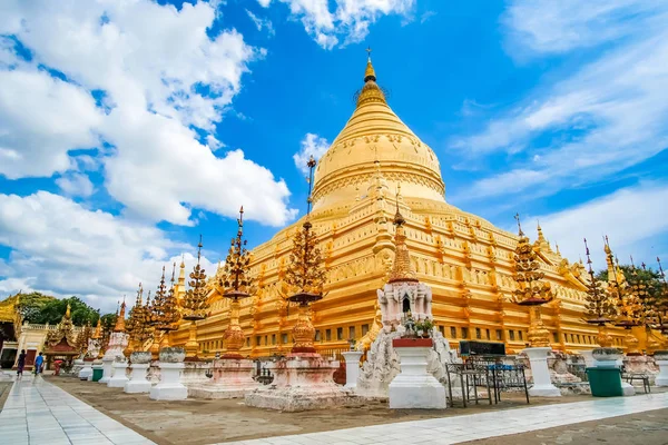 Shwezigon Pagoda, Nyaung-U kasabası, Bagan, Myanmar 'da bulunan bir Budist tapınağıdır. Pagoda 'nın inşaatı Kral Anawrahta döneminde başladı. Tarihi eser ve turistik mekanlar için popüler.