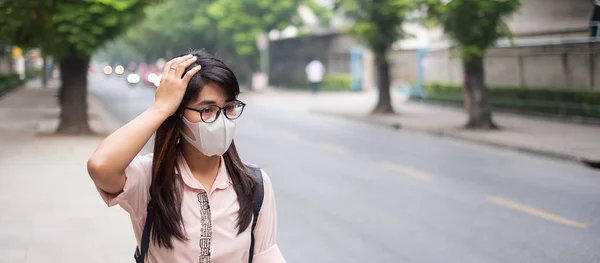 Mujer Asiática Joven Con Máscara Respiratoria N95 Proteger Filtrar Pm2 —  Fotos de Stock